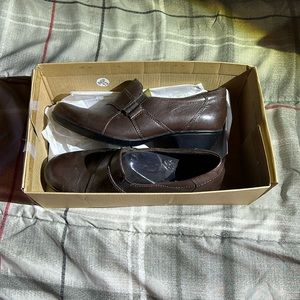 NWT Women’s heels. Size 9m. Brown.